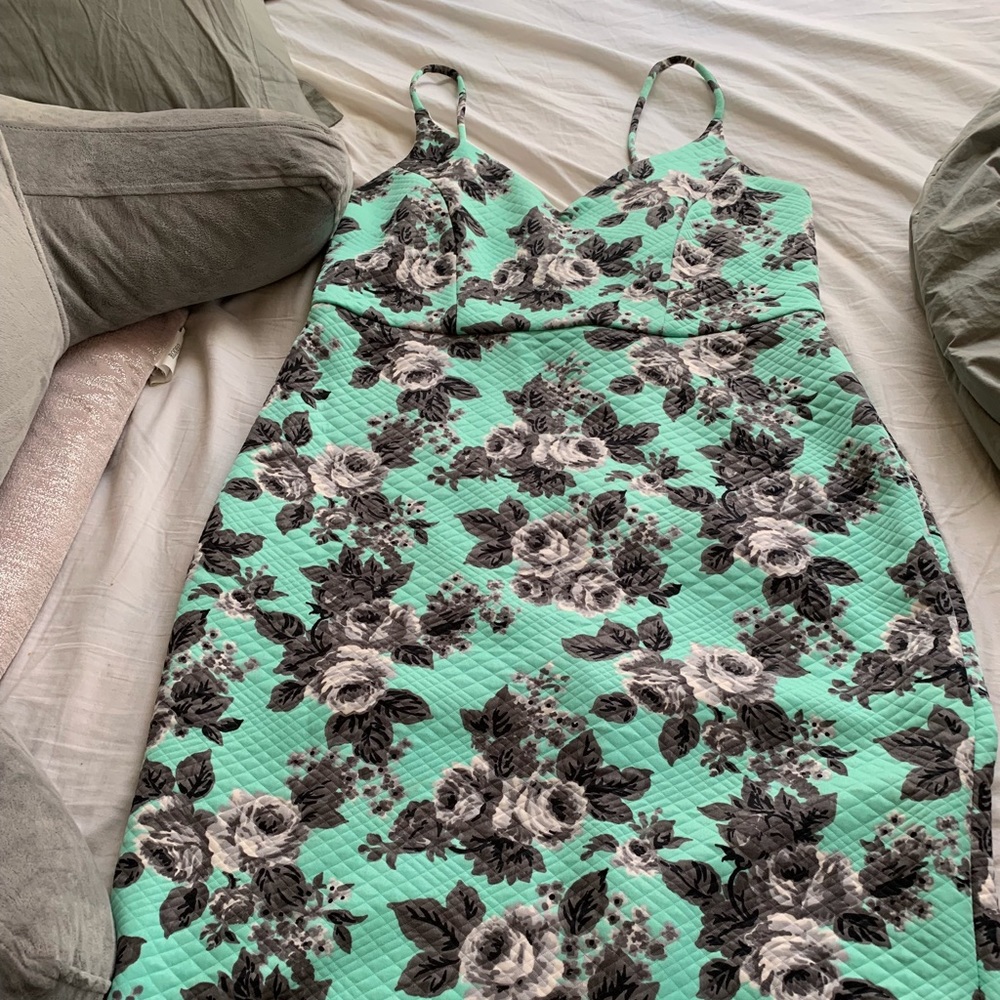 Bodycon flower print dress
